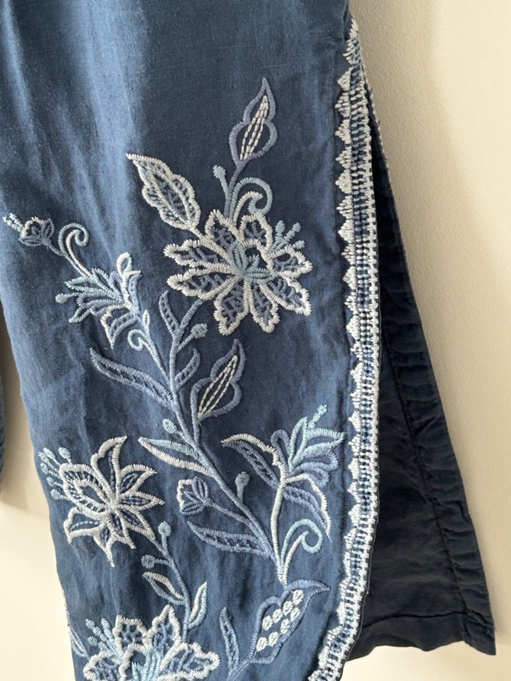 Johnny Was 100% Linen Blue Embroidered Wide Leg Side Slit Pants - Picture 9 of 16